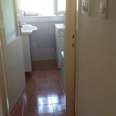 Attractive In The City Center Guest house