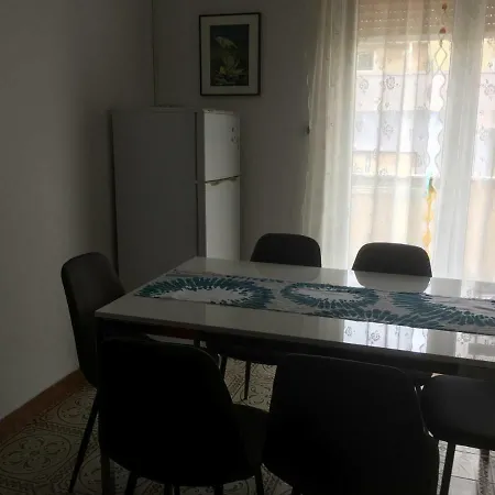 Attractive In The City Center Guest house