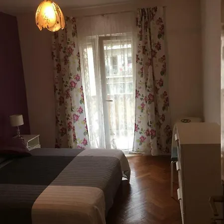 Attractive In The City Center Guest house